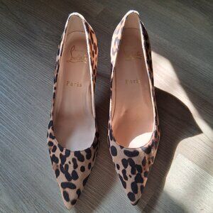 This is a pair of Christian Louboutin Leopard print Calf hair pumps. S/ 40. Or 9